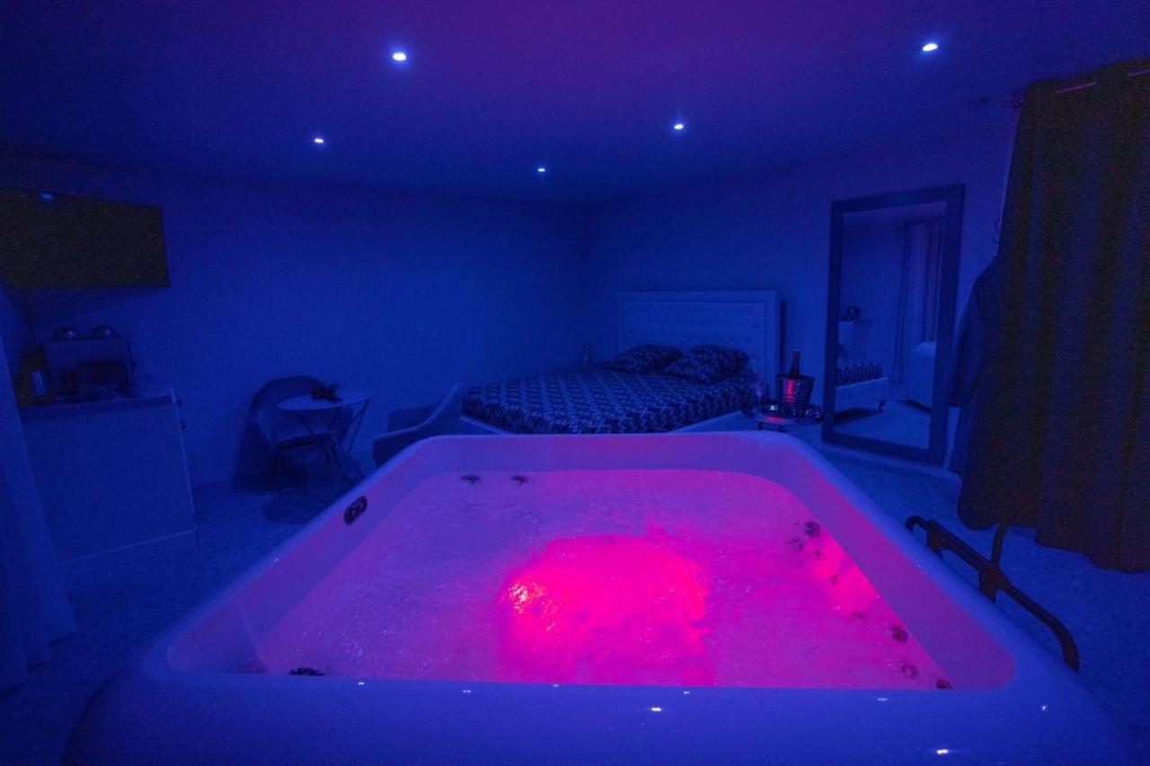 Les 1 Vue Piscine *