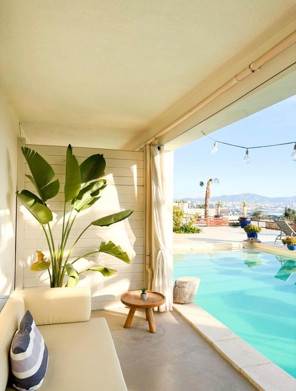 Les 1 Vue Piscine *
